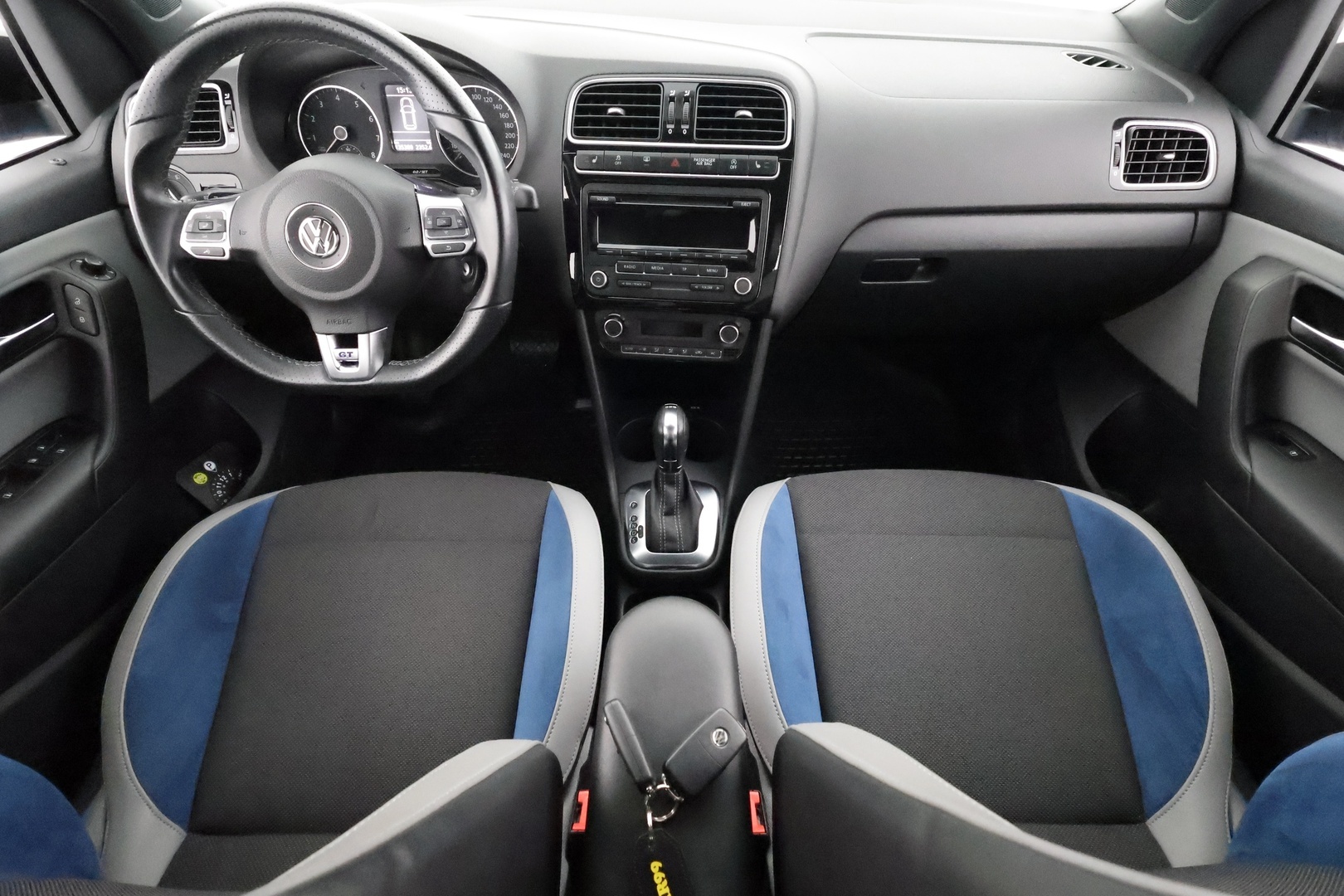 VOLKSWAGEN Polo 2014