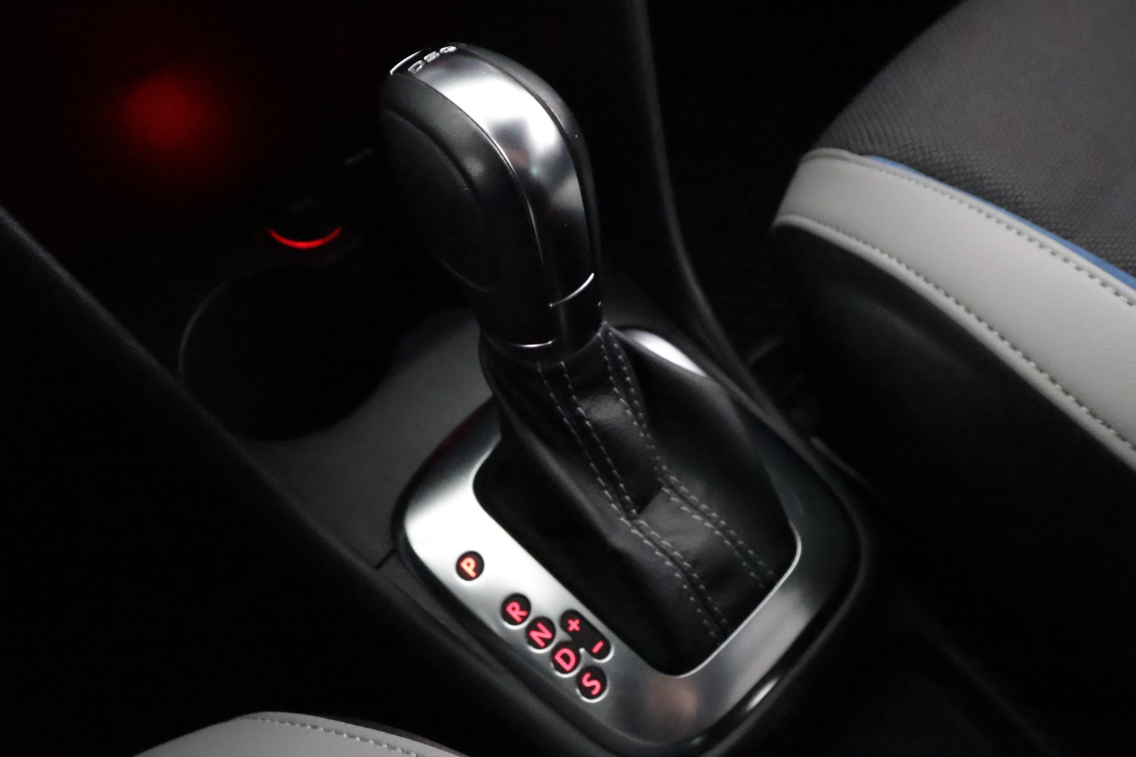 VOLKSWAGEN Polo 2014