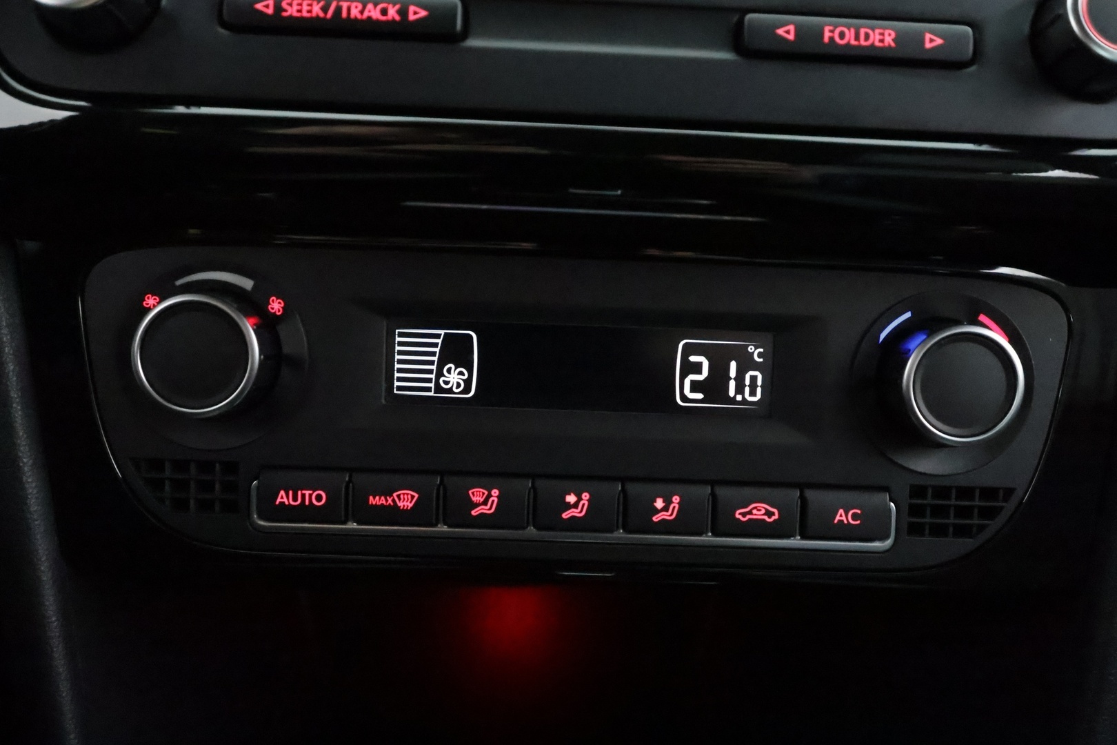 VOLKSWAGEN Polo 2014