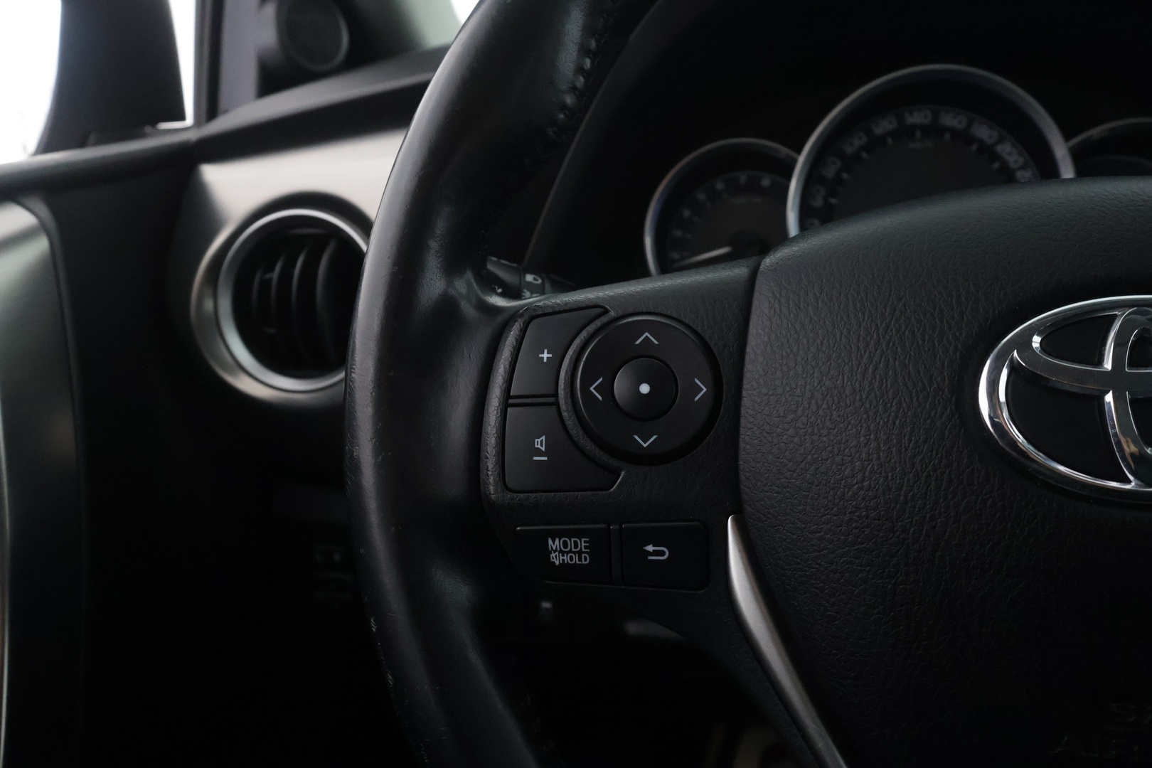 TOYOTA Auris 2014