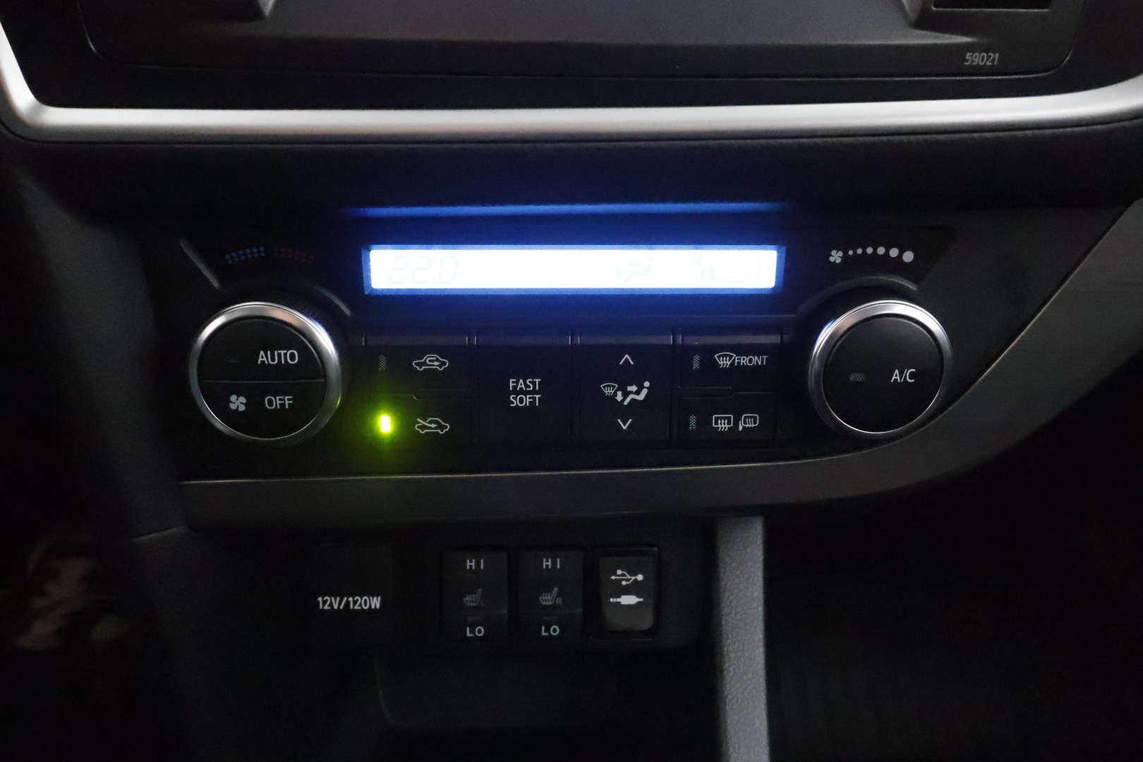 TOYOTA Auris 2014