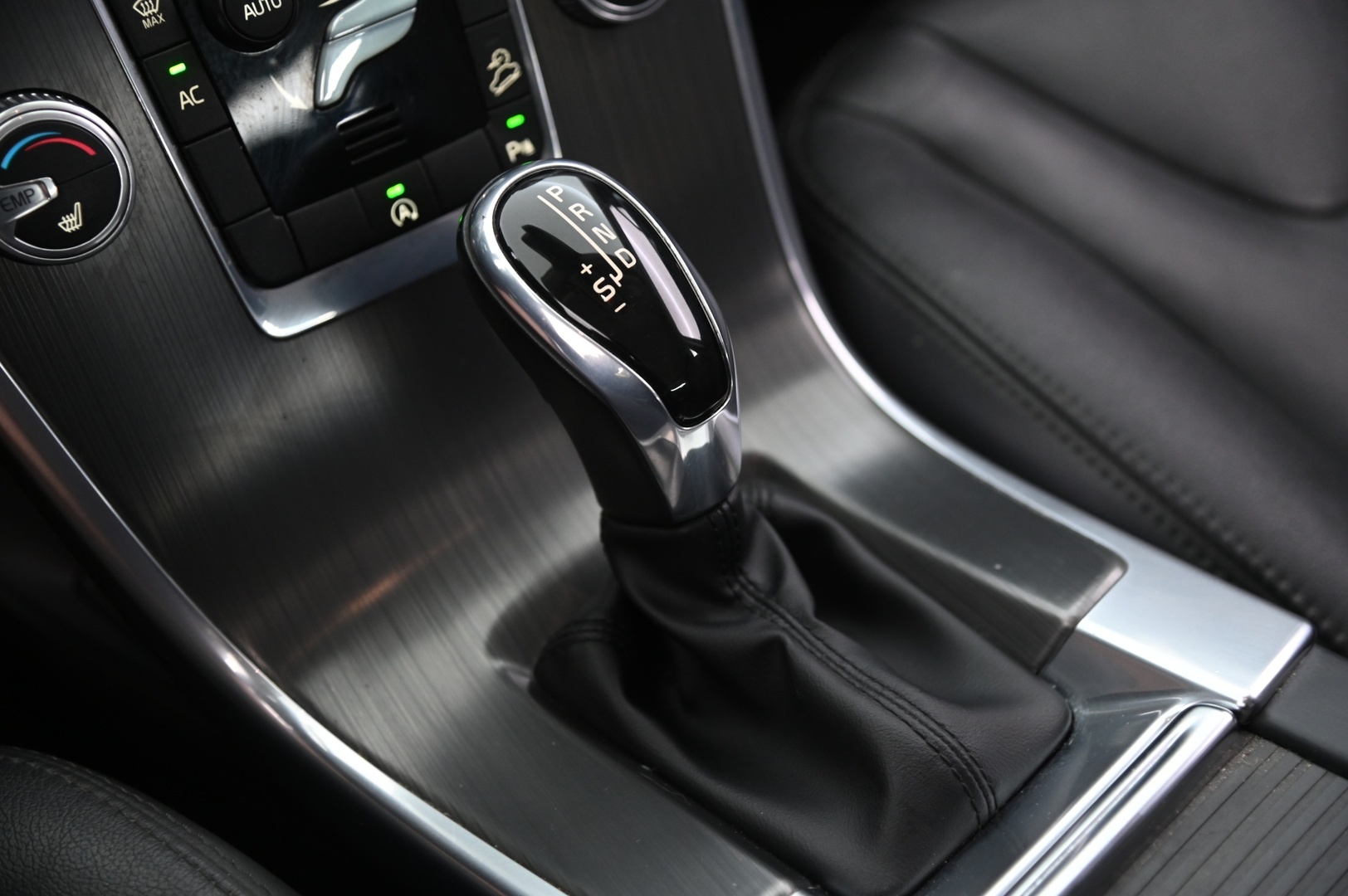 VOLVO XC60 2016