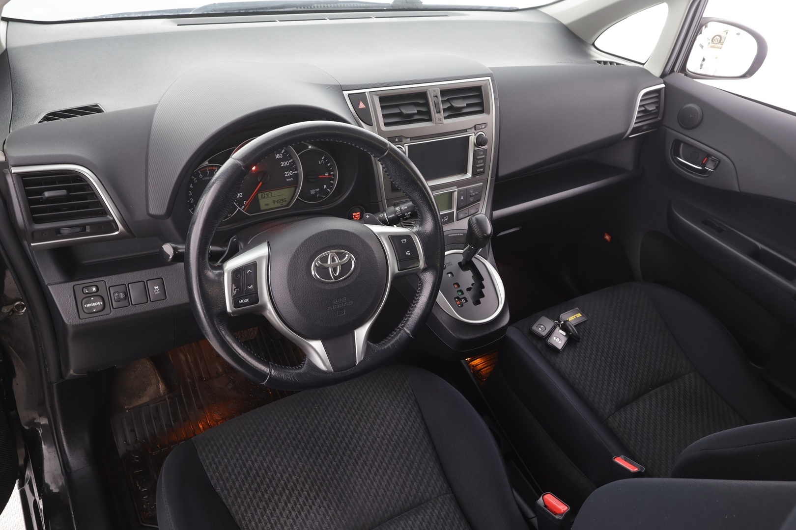 TOYOTA Verso-S 2012