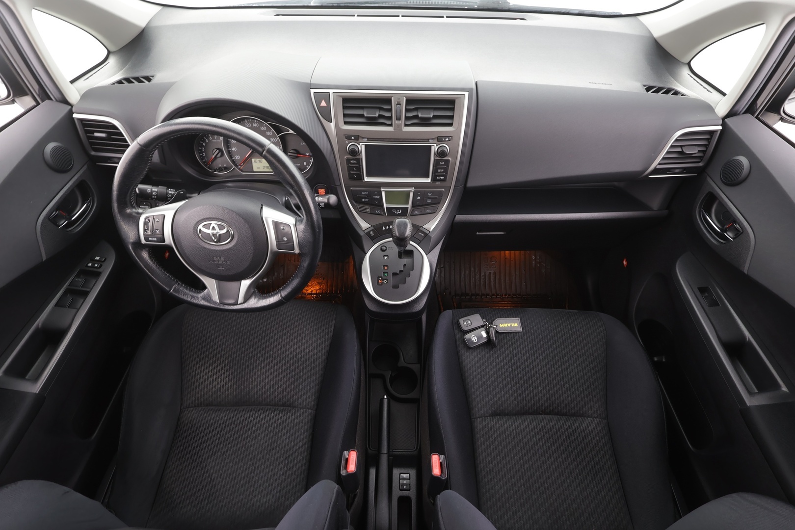 TOYOTA Verso-S 2012