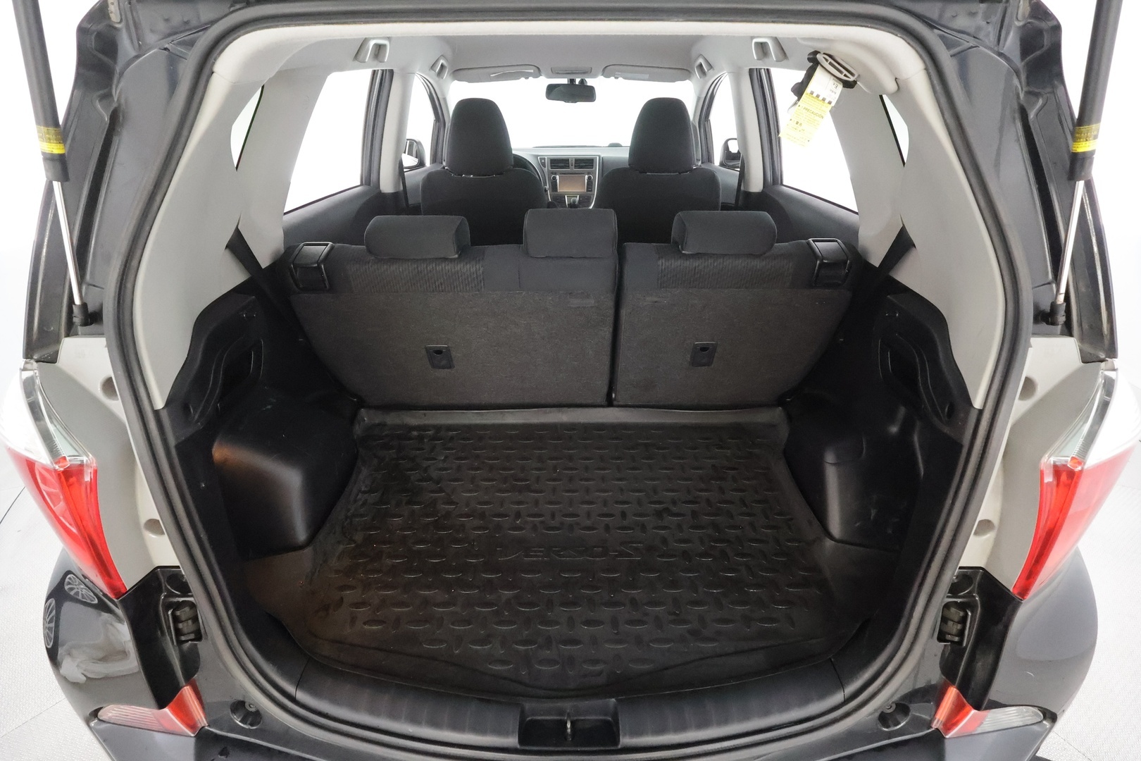 TOYOTA Verso-S 2012