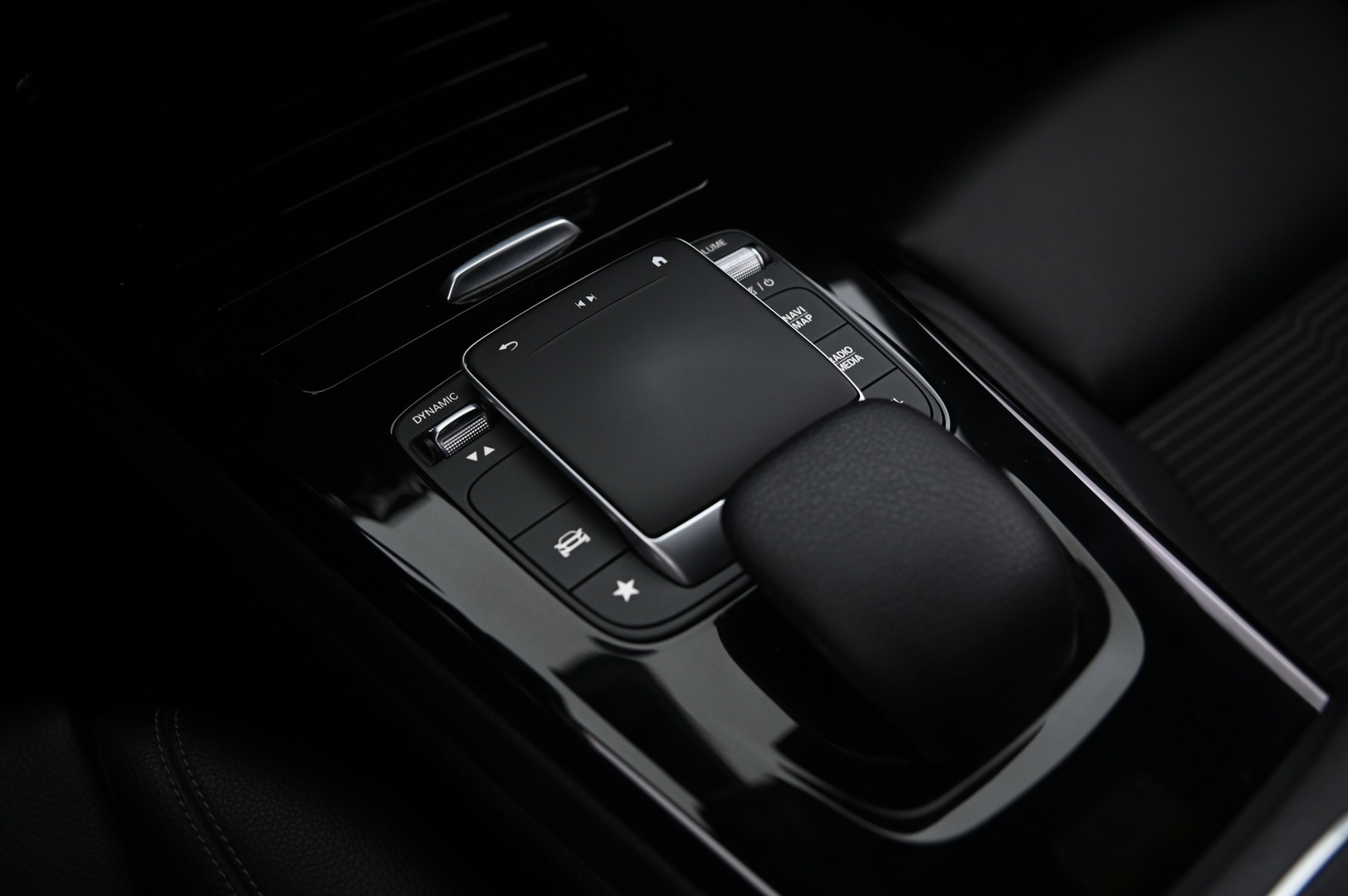 MERCEDES-BENZ CLA 2021