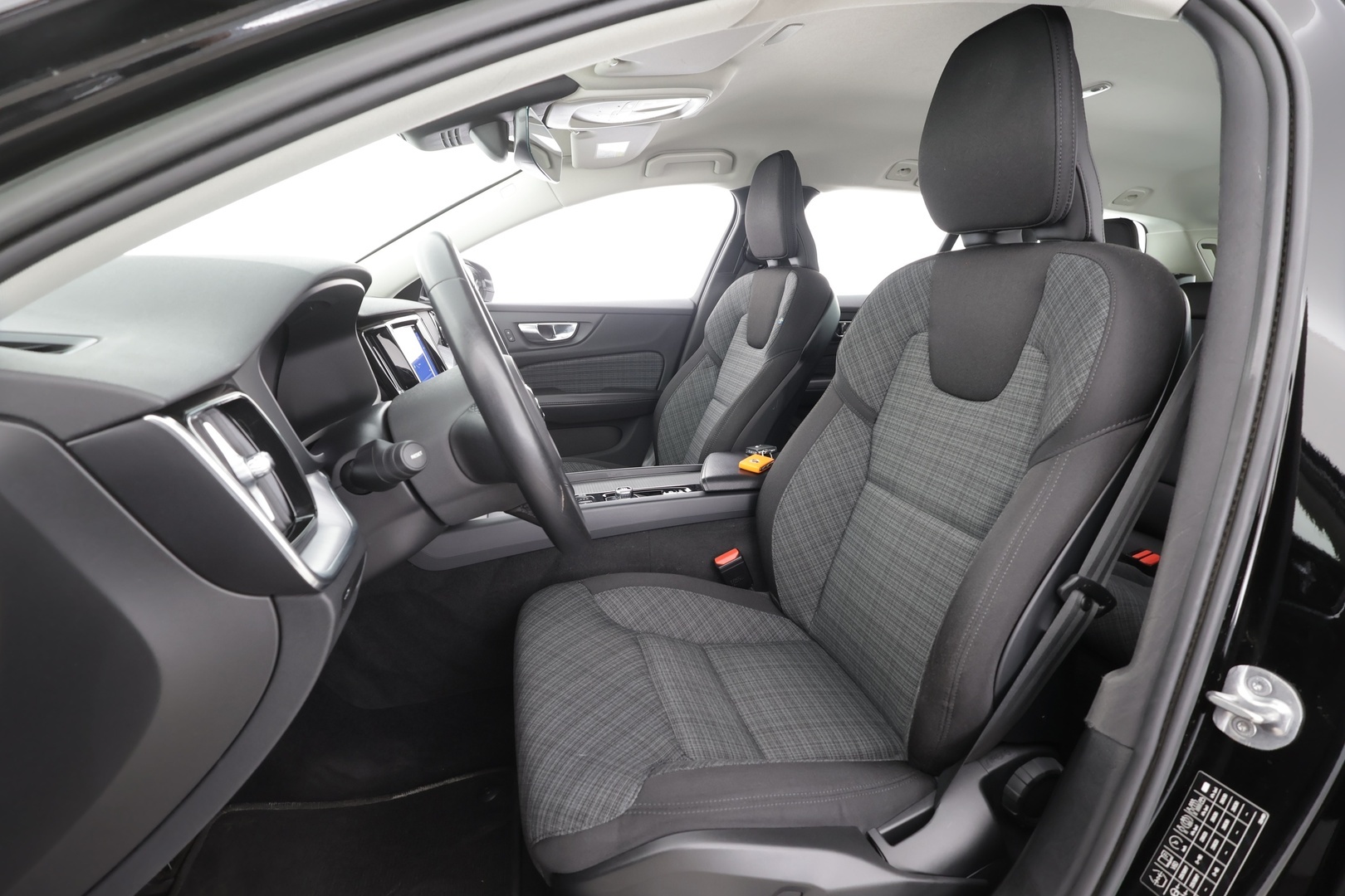 VOLVO V60 2023