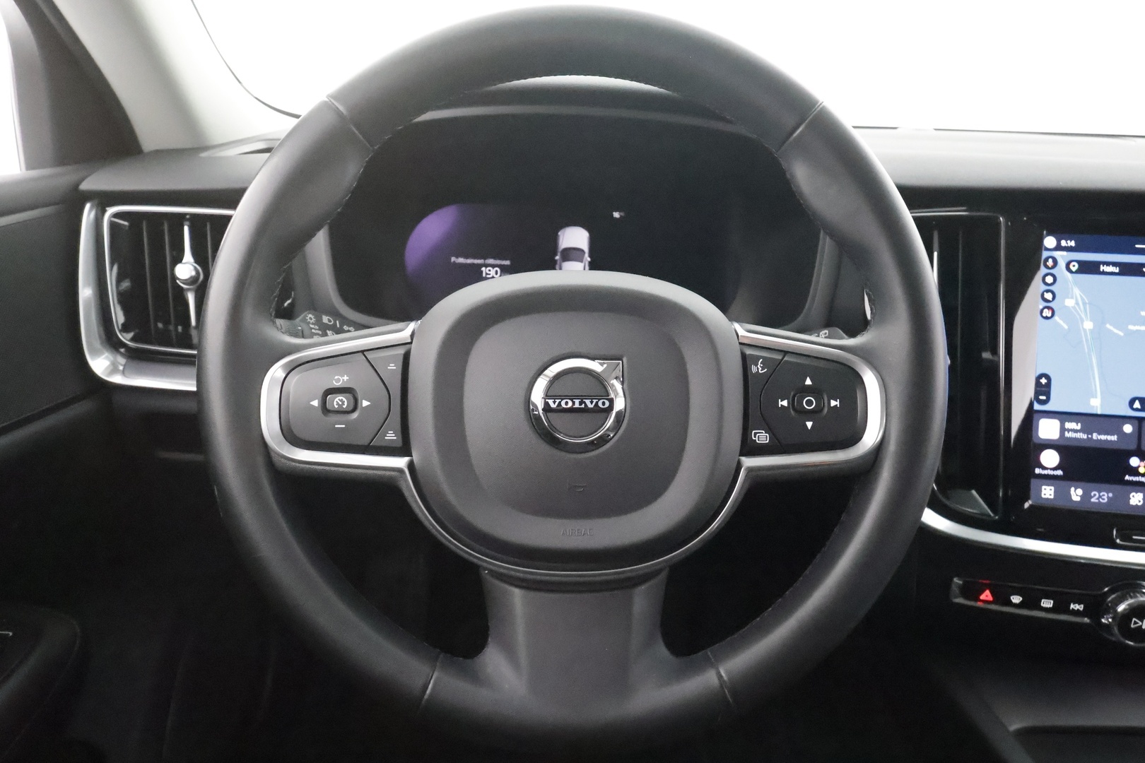 VOLVO V60 2023