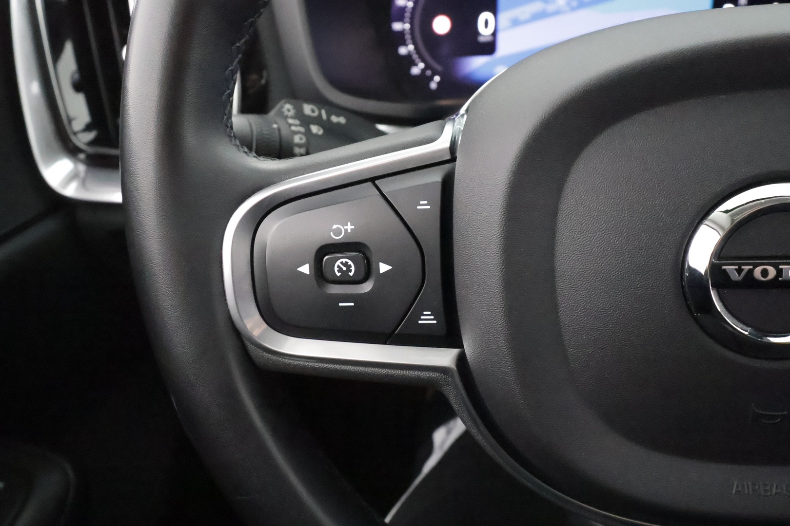 VOLVO V60 2023