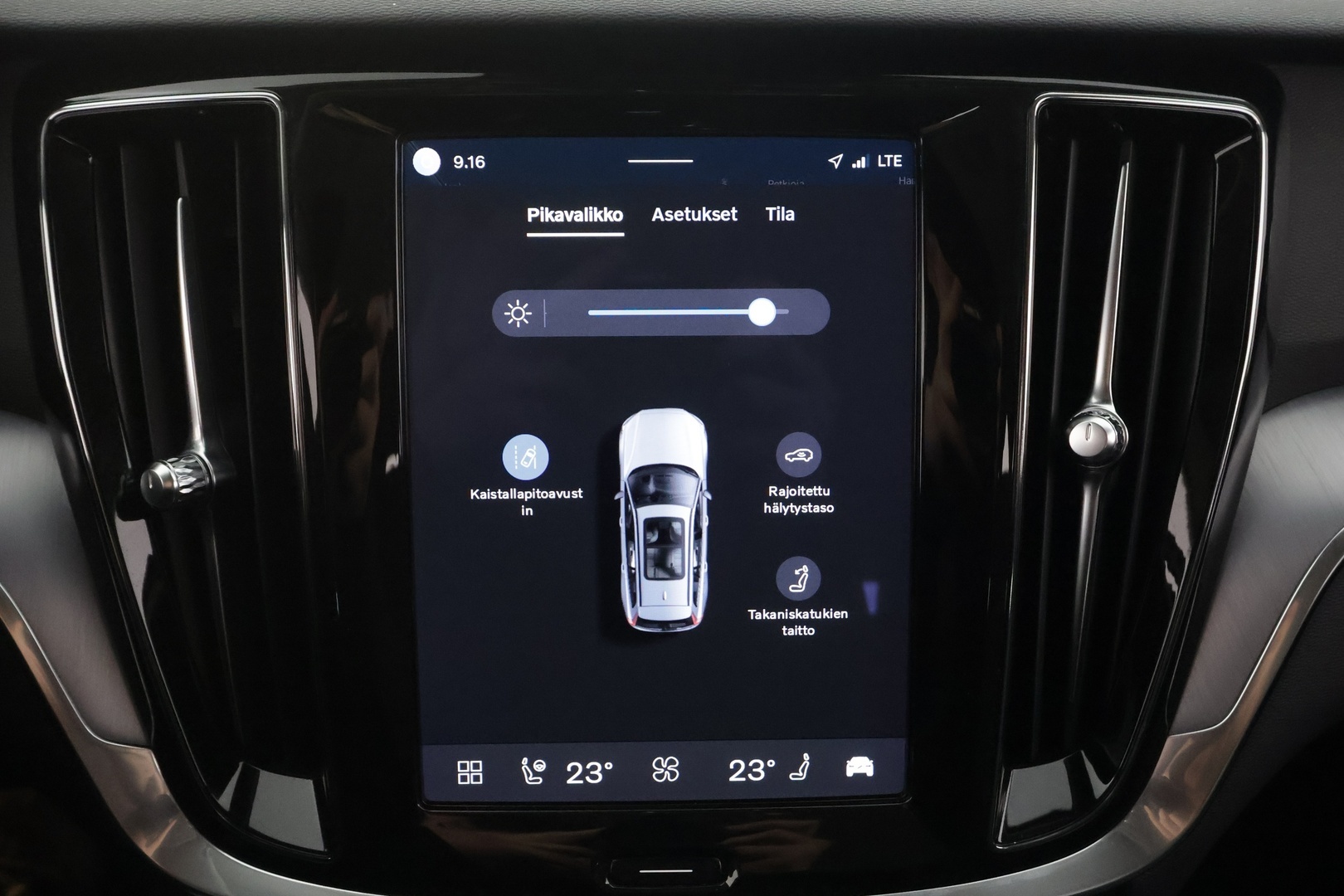 VOLVO V60 2023