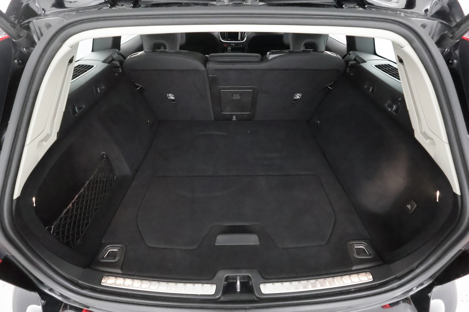 VOLVO V60 2023