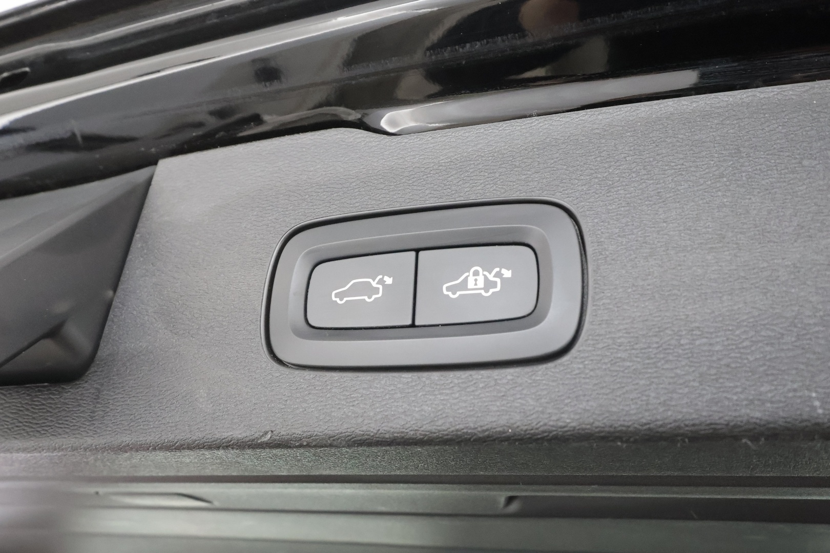 VOLVO V60 2023