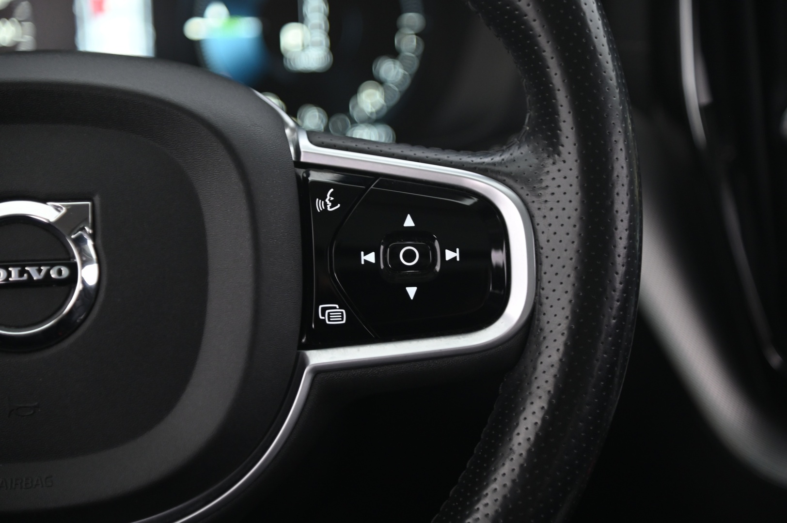 VOLVO XC60 2018