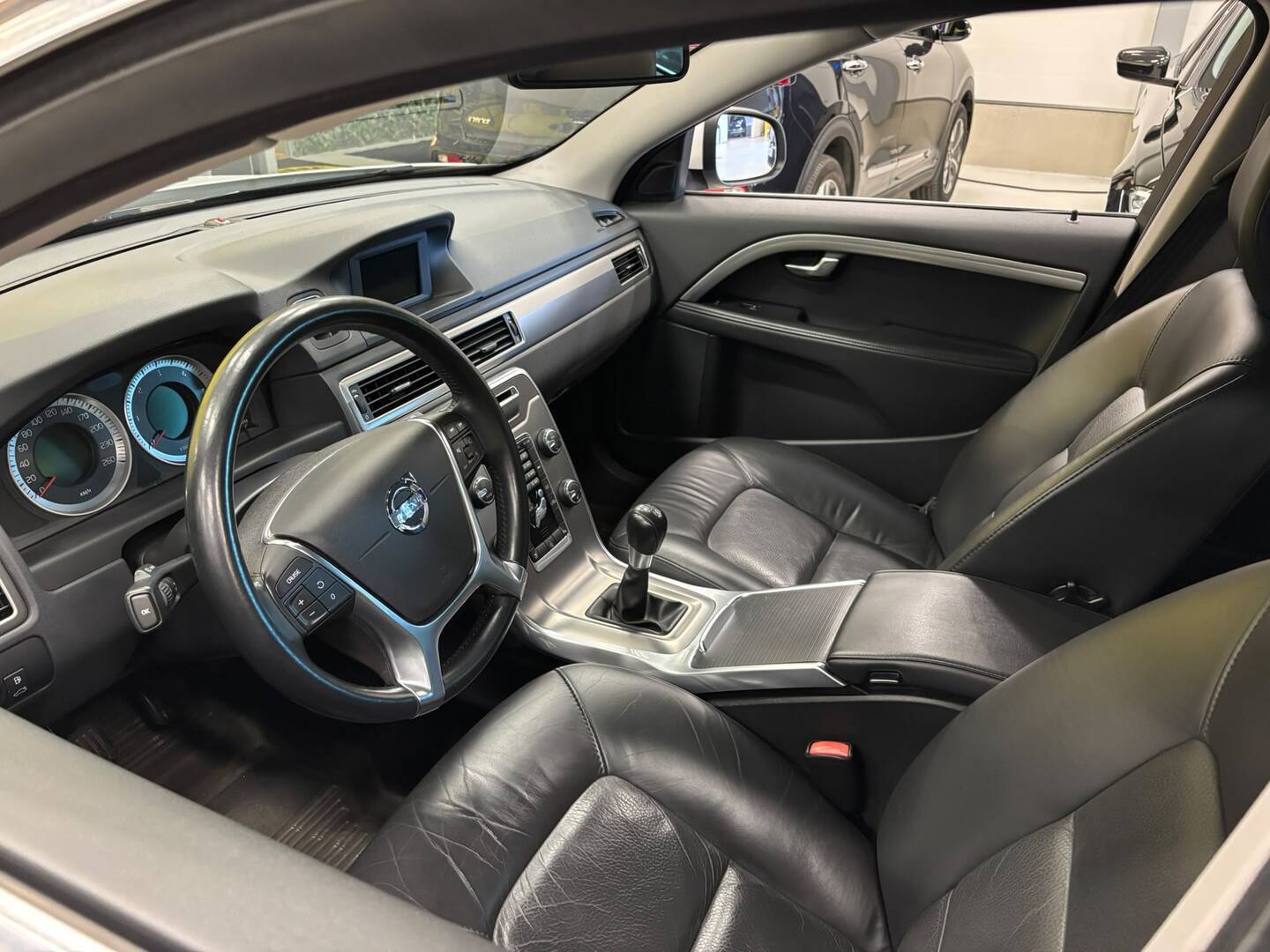 VOLVO V70 2013