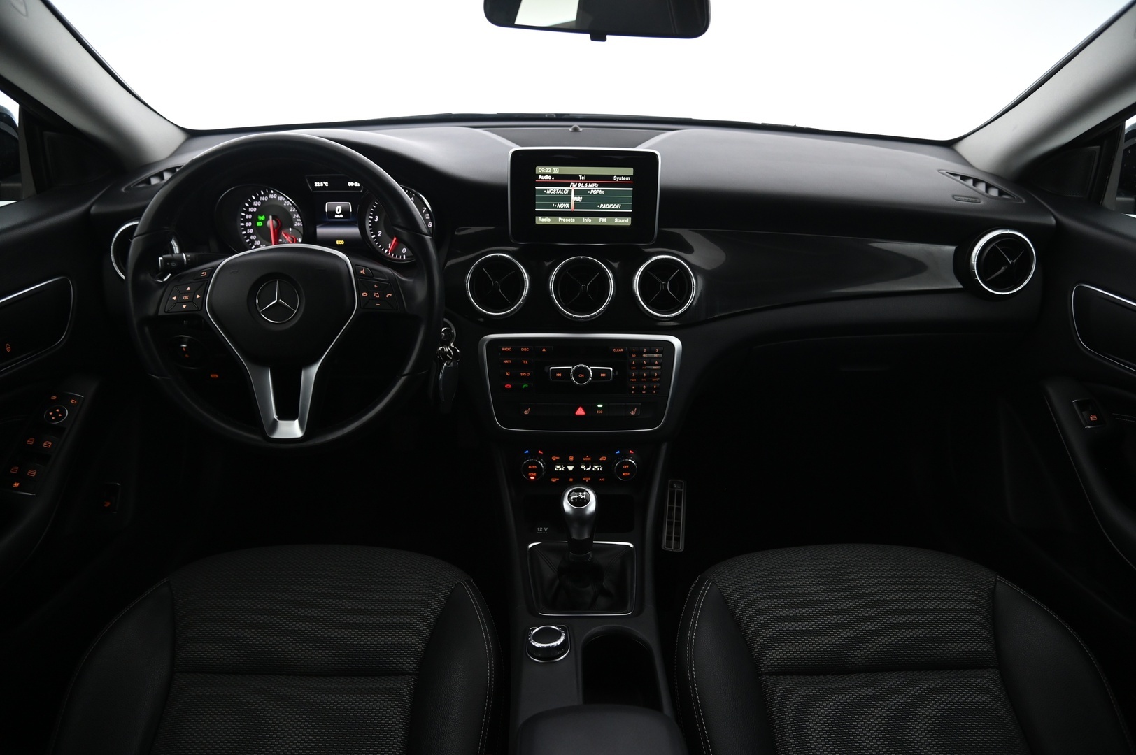 MERCEDES-BENZ CLA 2015