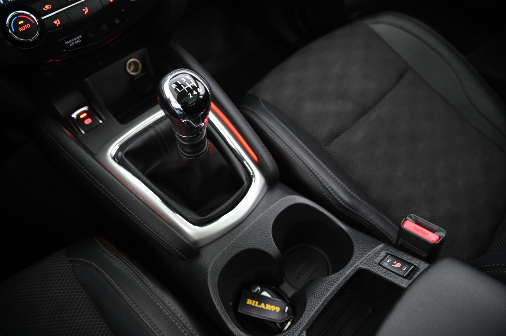 NISSAN Qashqai 2015
