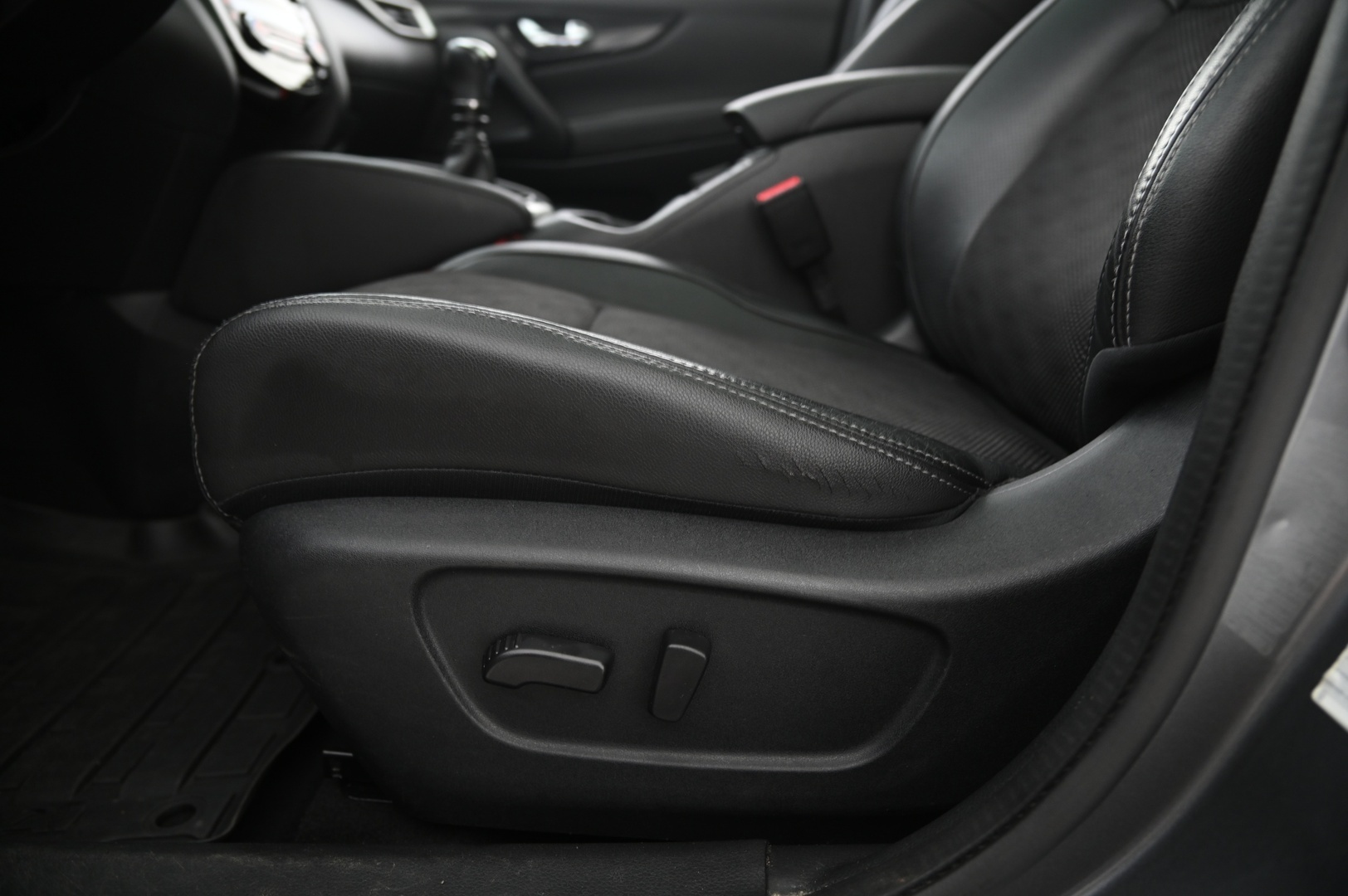 NISSAN Qashqai 2015