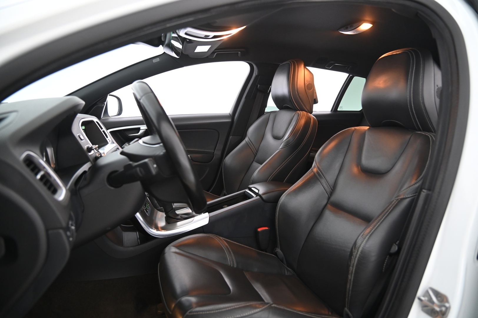 VOLVO V60 2016