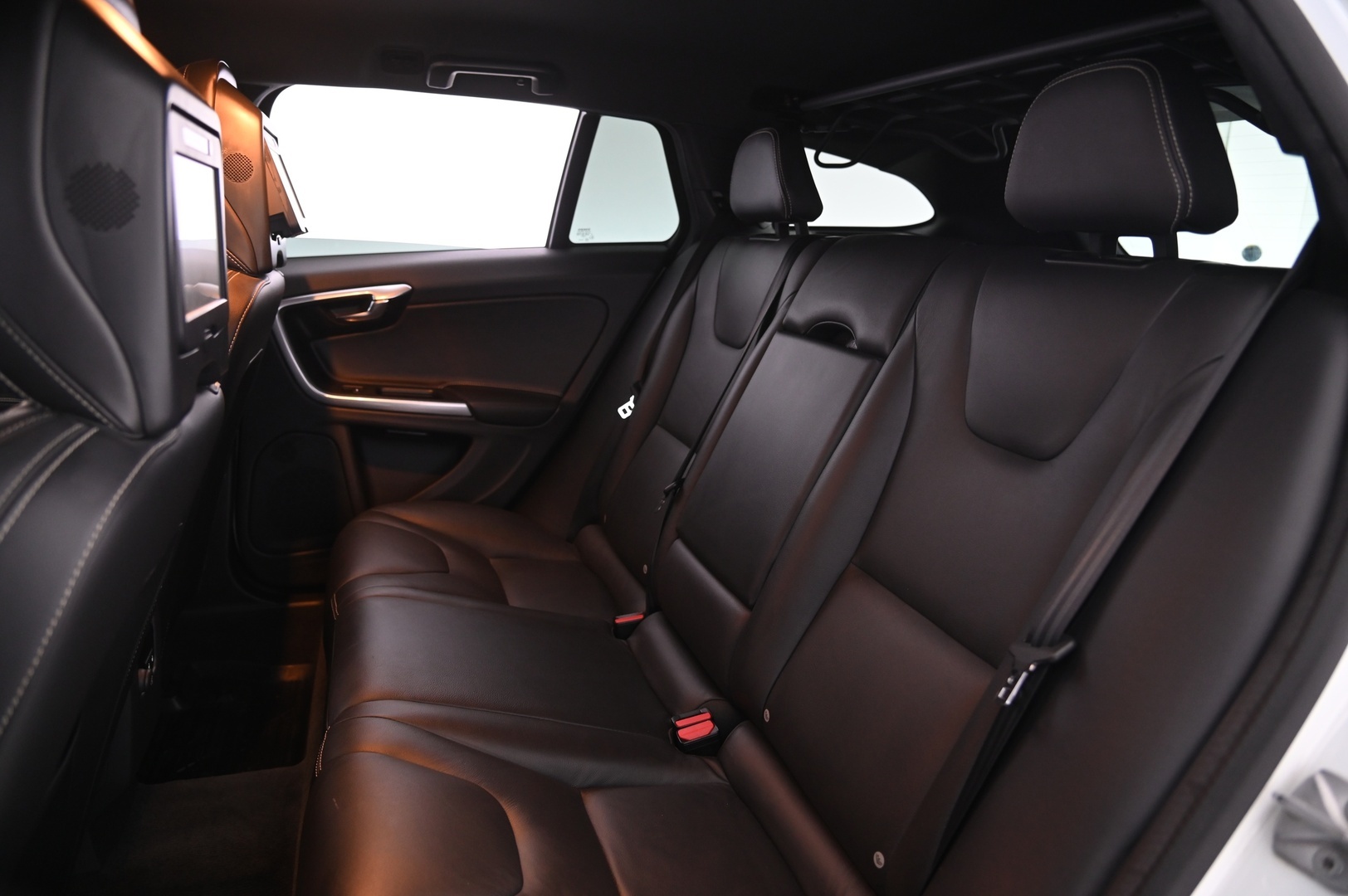 VOLVO V60 2016