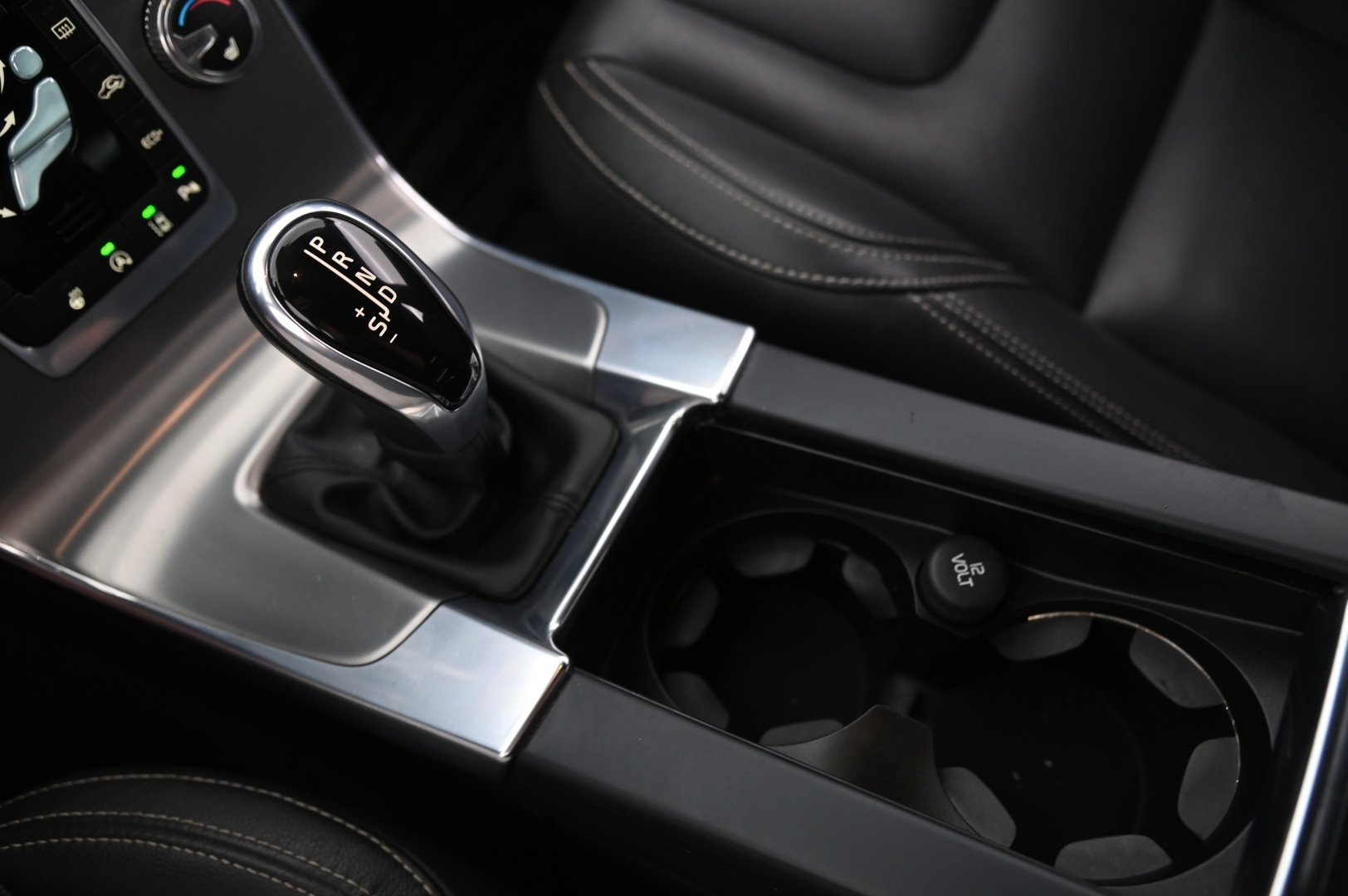 VOLVO V60 2016