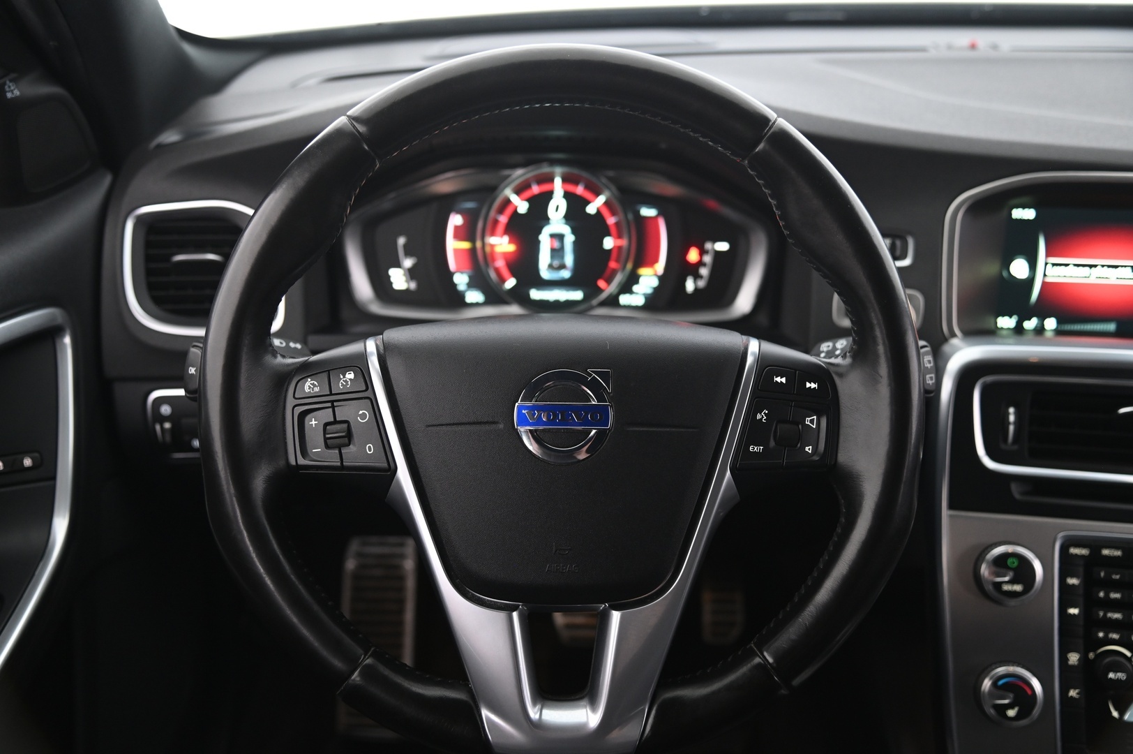 VOLVO V60 2016