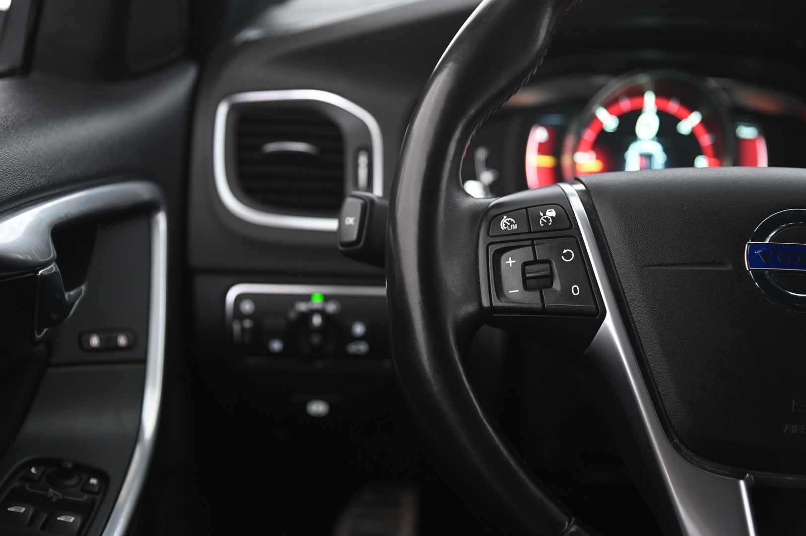VOLVO V60 2016