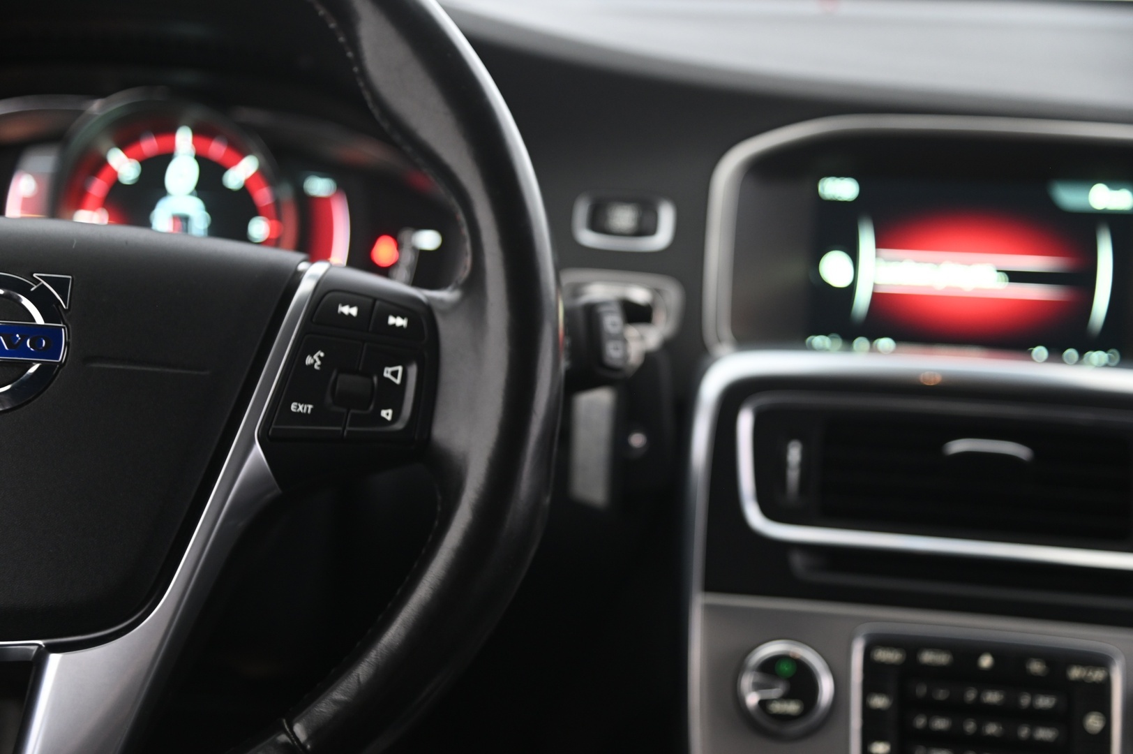 VOLVO V60 2016