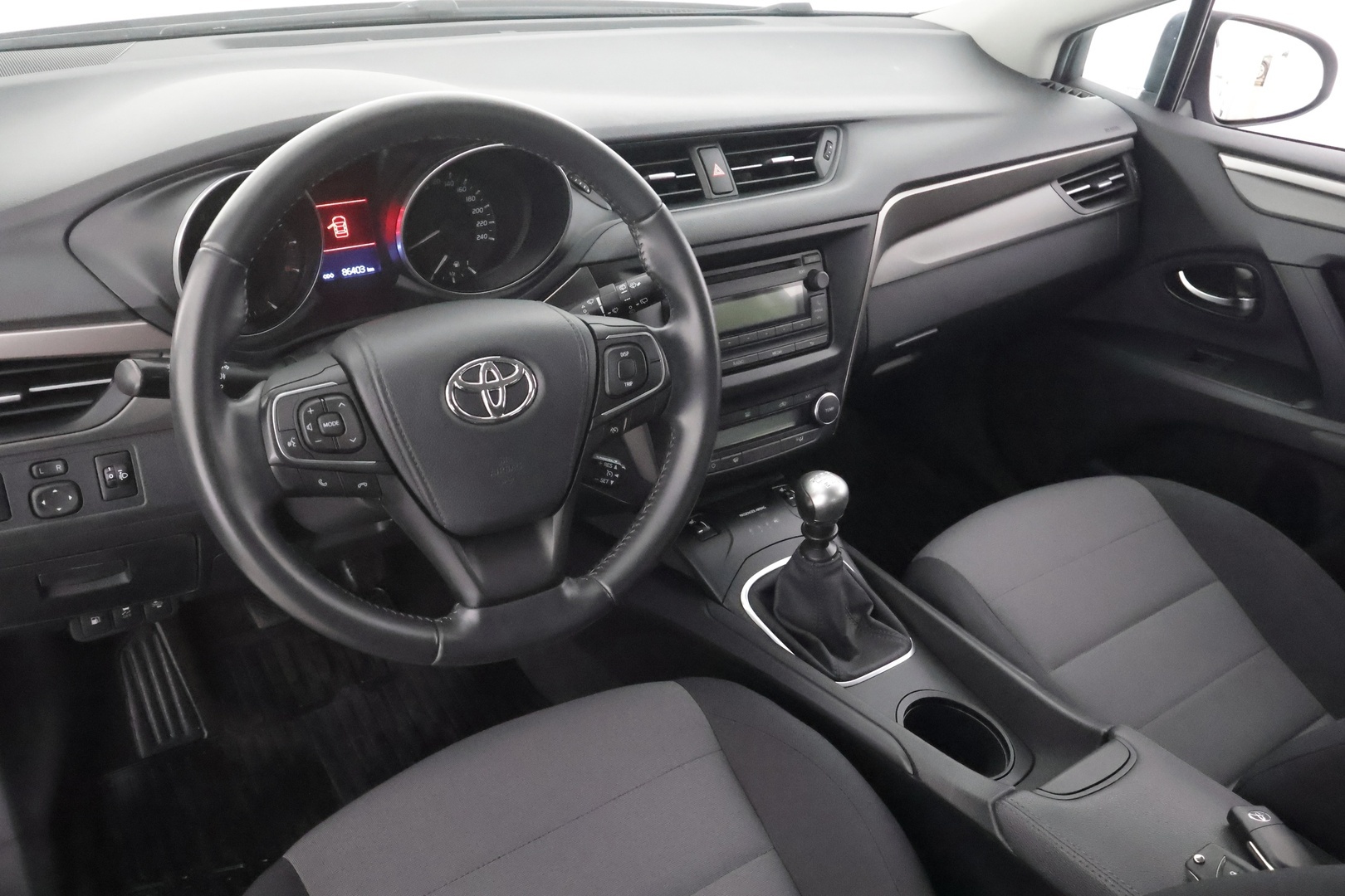 TOYOTA Avensis 2016