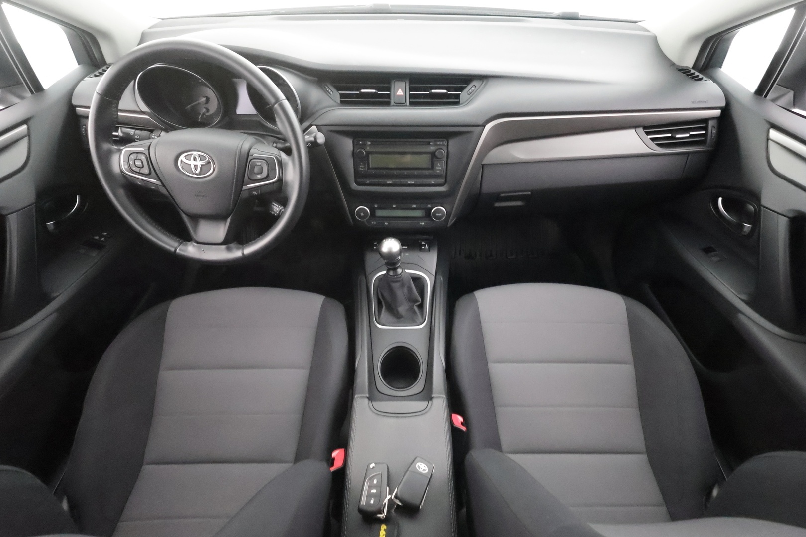 TOYOTA Avensis 2016