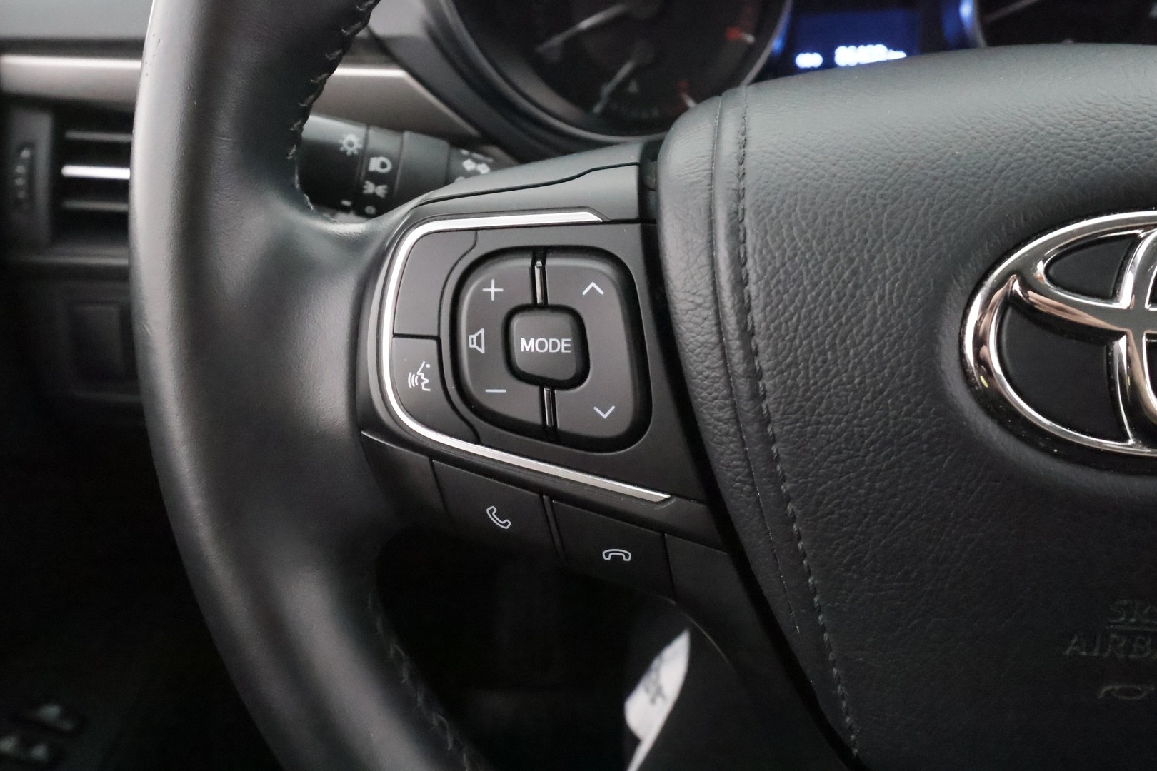 TOYOTA Avensis 2016