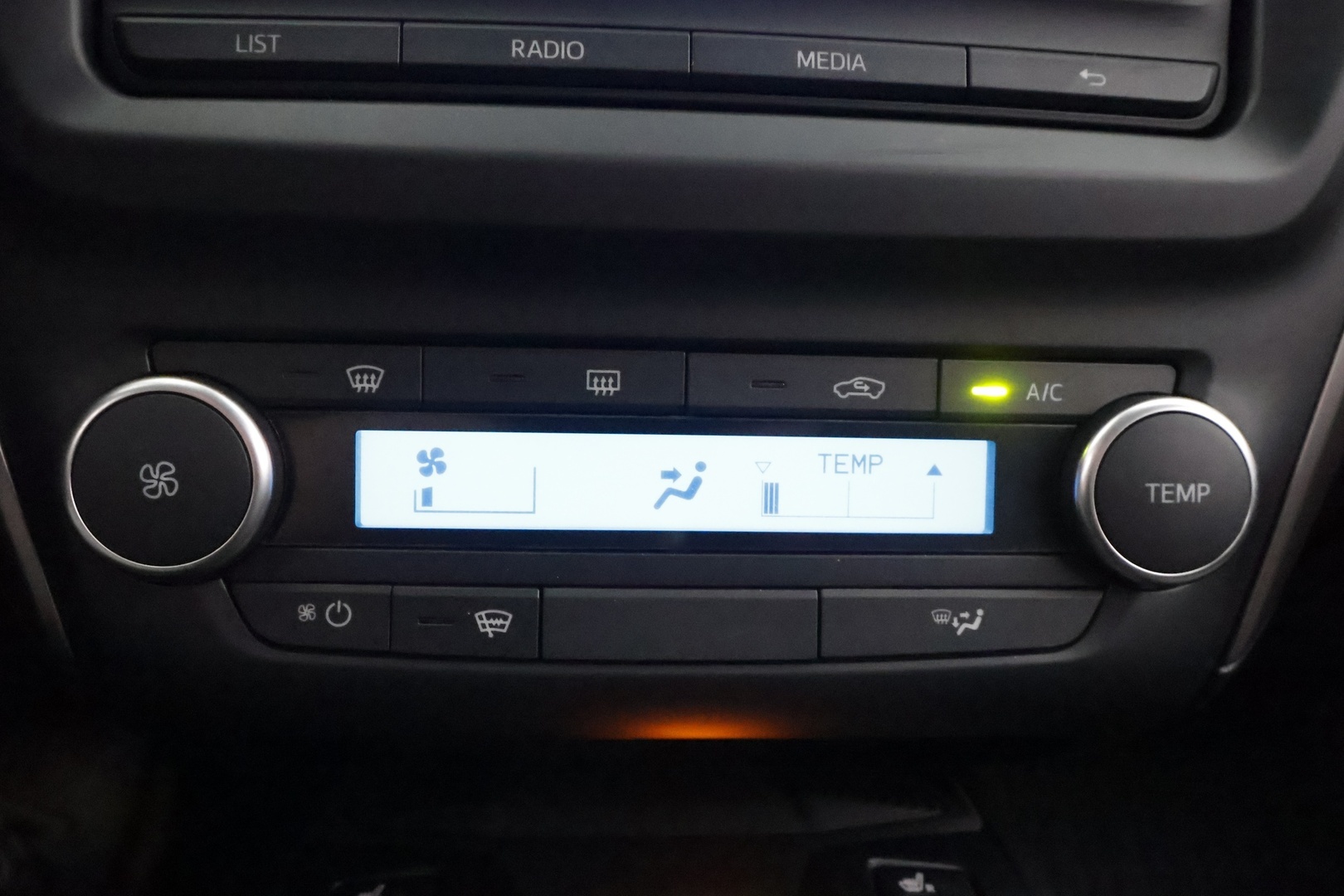 TOYOTA Avensis 2016