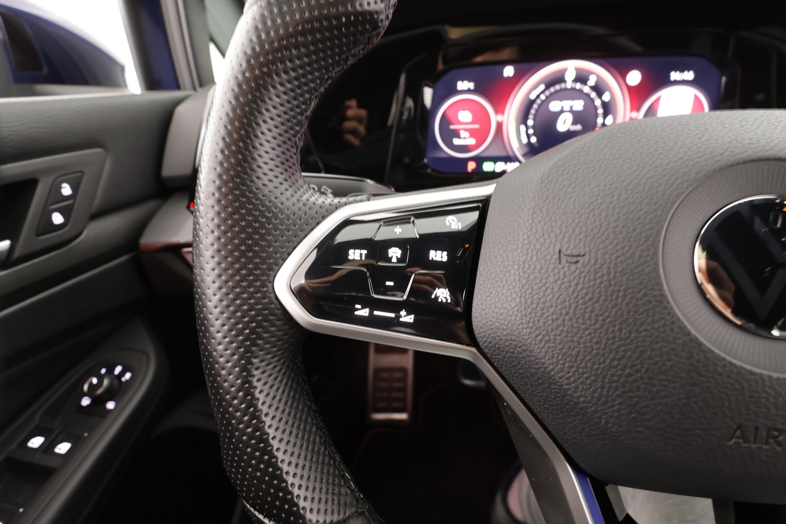 VOLKSWAGEN Golf 2023