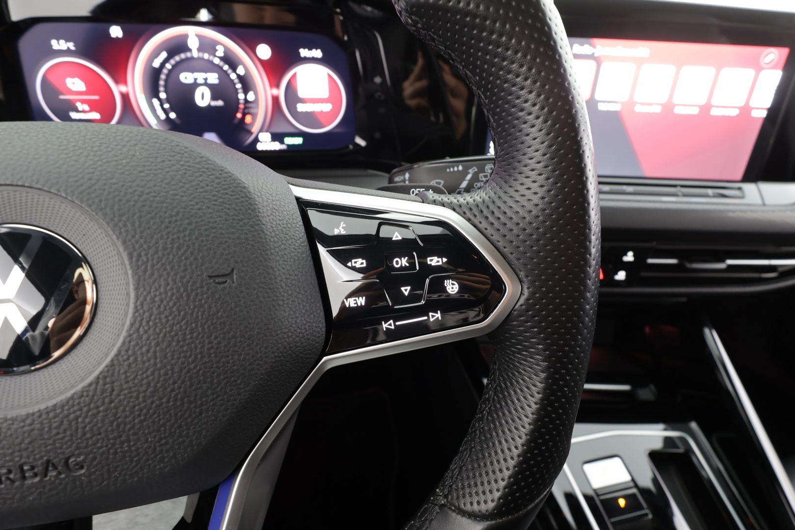 VOLKSWAGEN Golf 2023