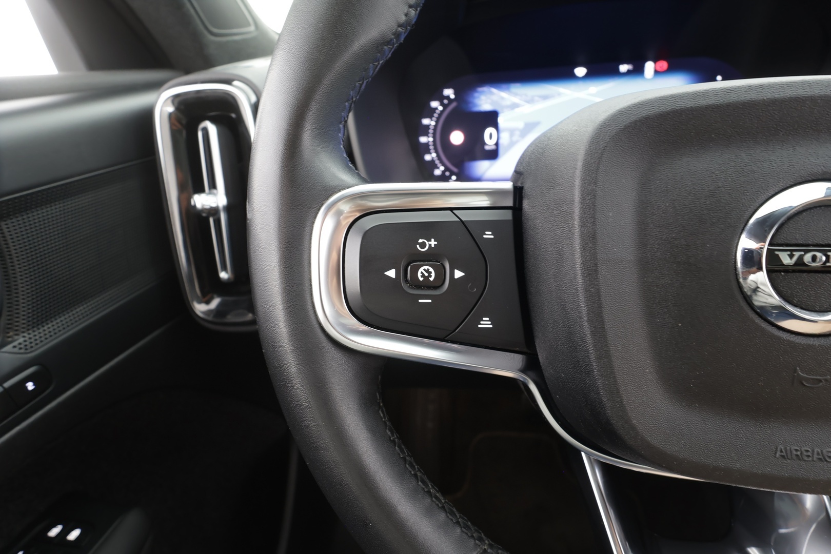 VOLVO C40 2023