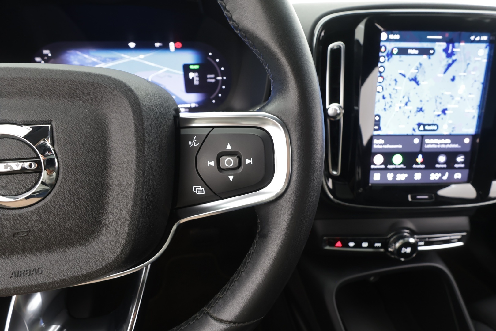 VOLVO C40 2023