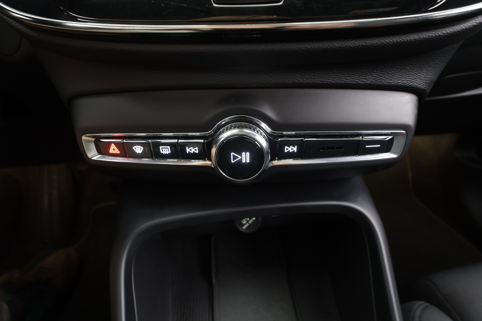 VOLVO C40 2023
