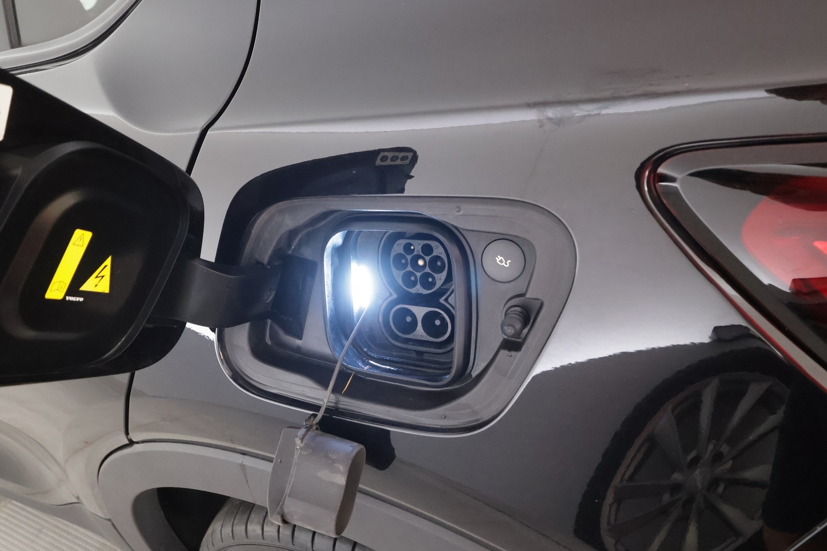 VOLVO C40 2023