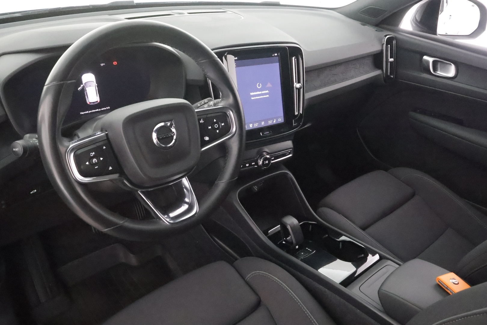 VOLVO XC40 2023