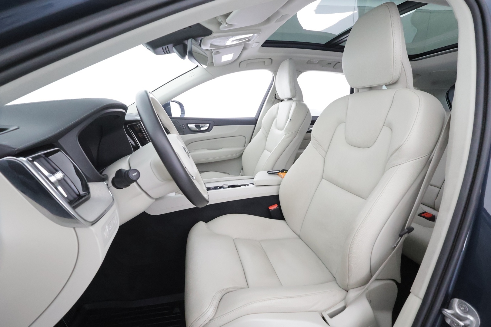 VOLVO XC60 2022