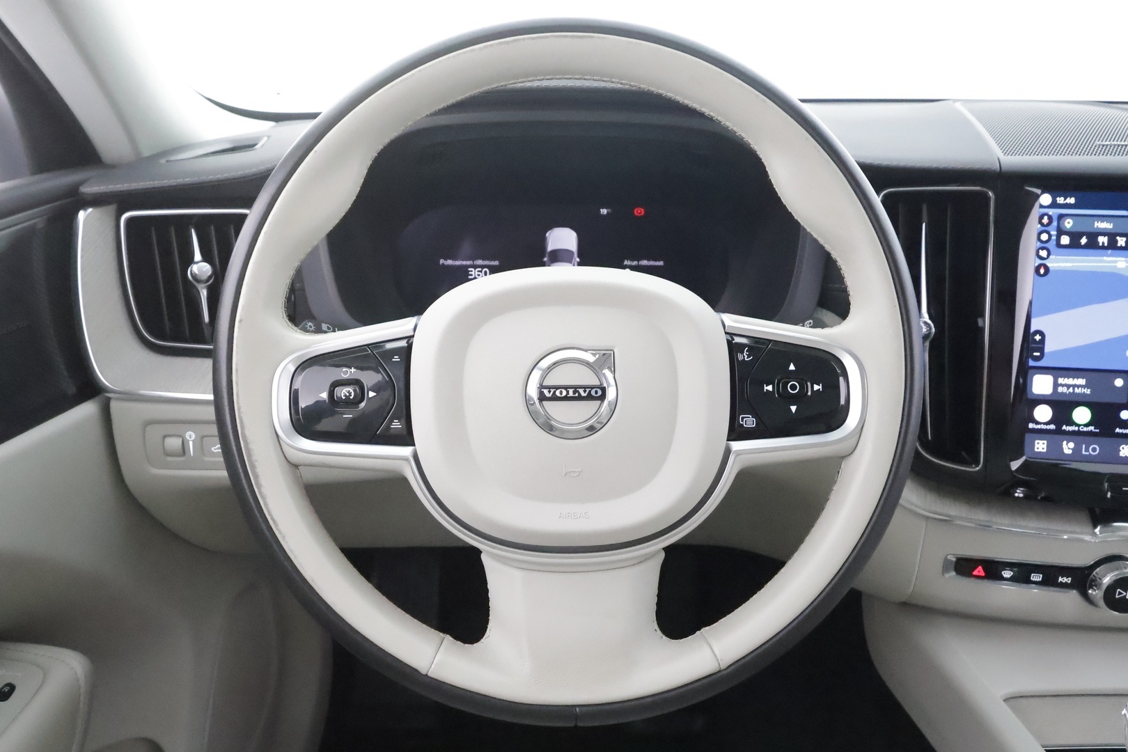 VOLVO XC60 2022