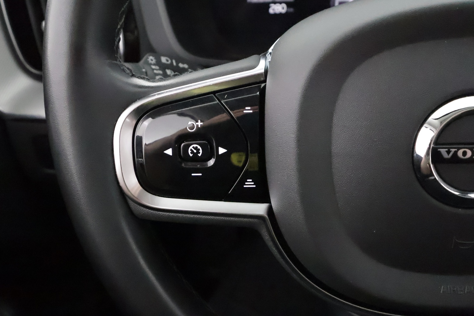 VOLVO XC60 2024