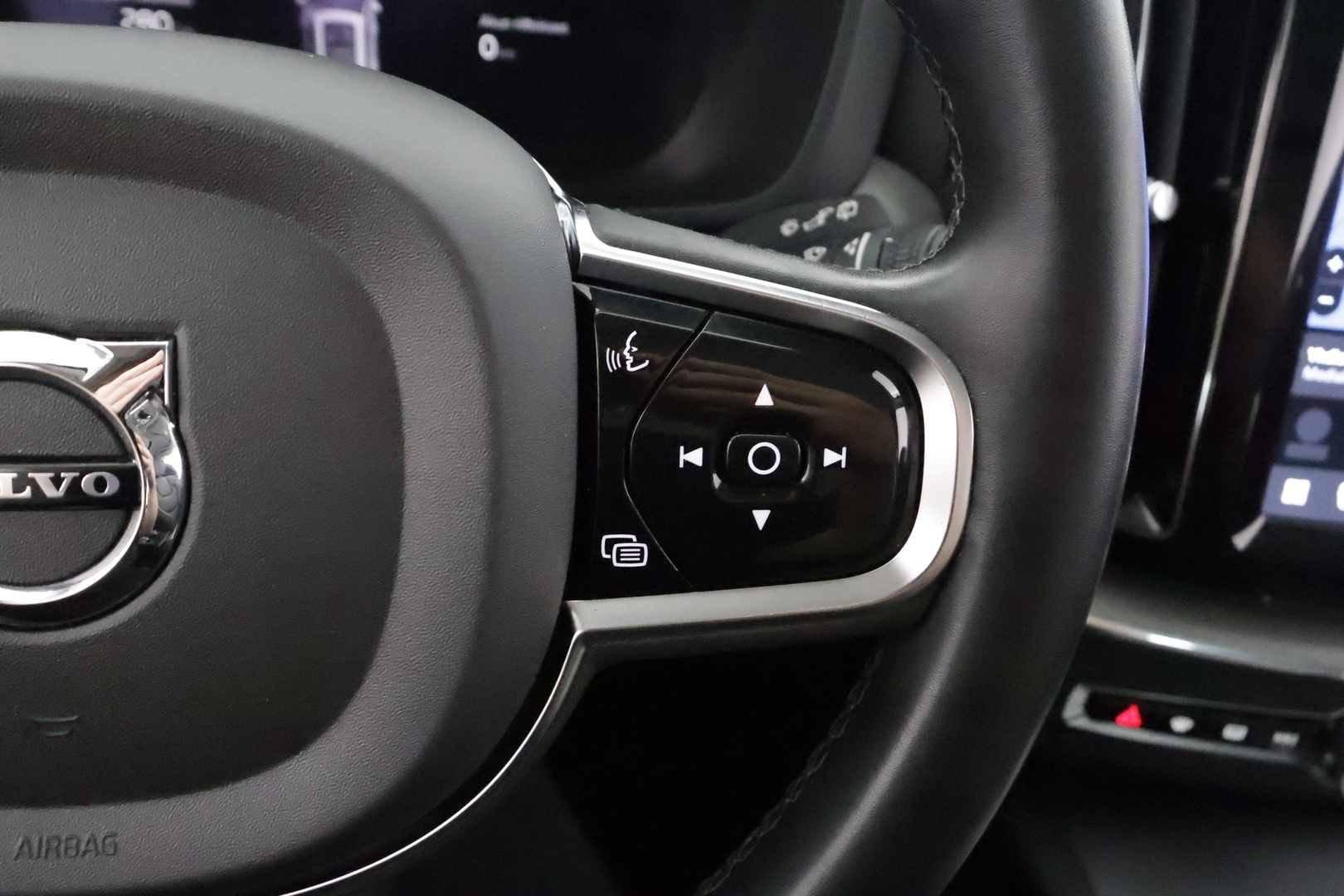VOLVO XC60 2024
