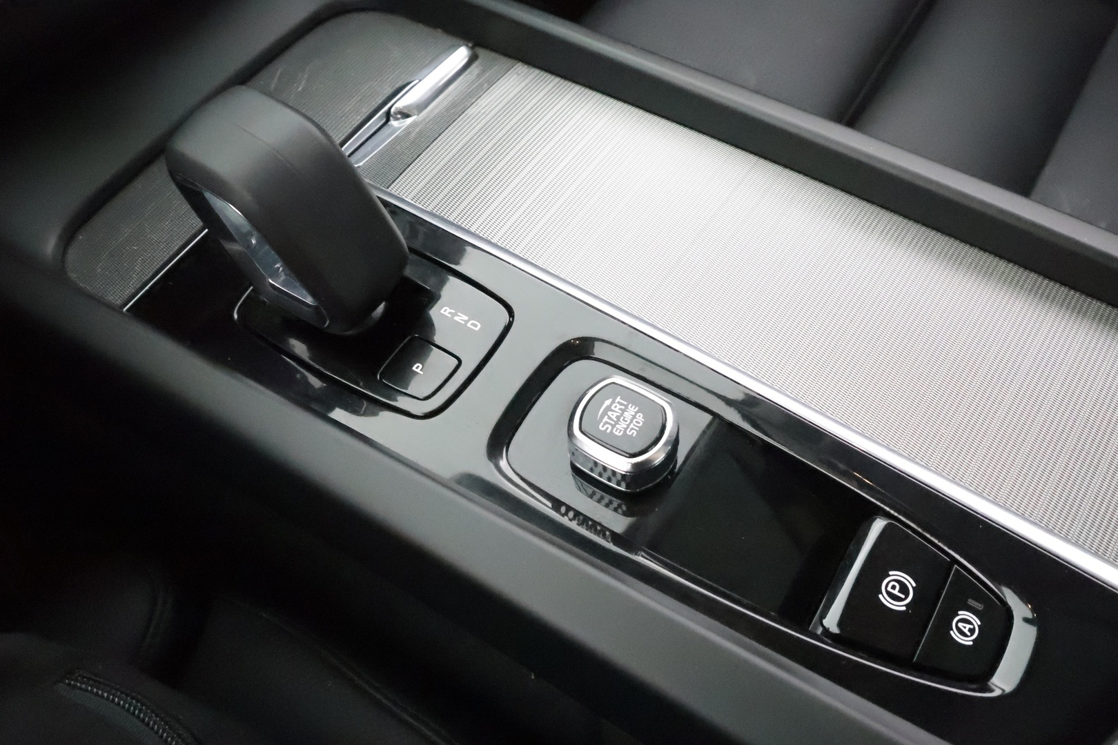 VOLVO XC60 2024