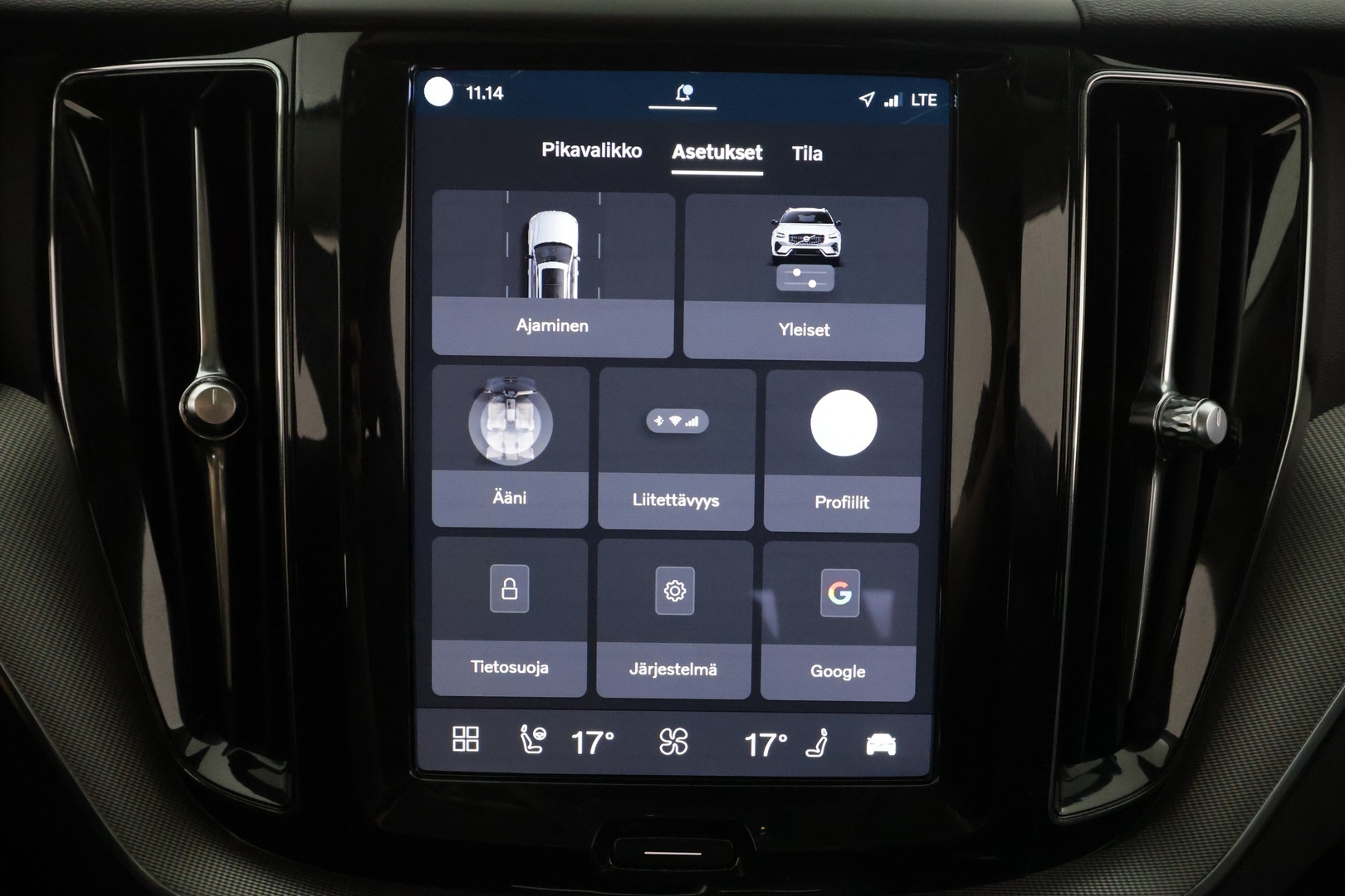 VOLVO XC60 2024