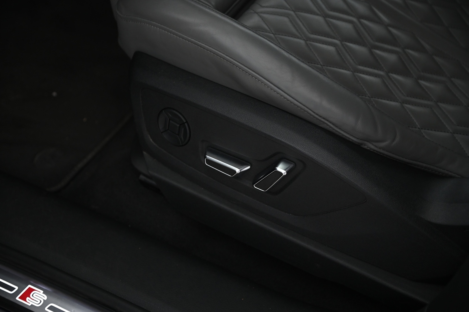 AUDI e-tron 2020