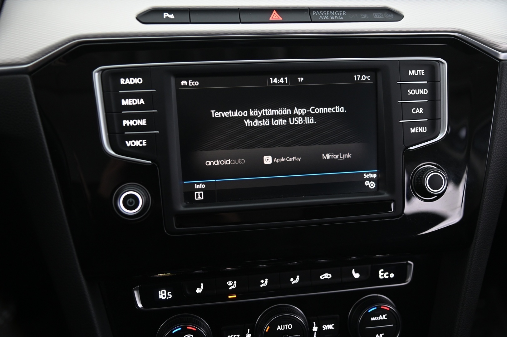 VOLKSWAGEN PASSAT 2017