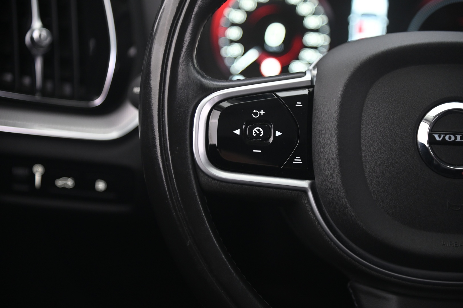 VOLVO V60 2020