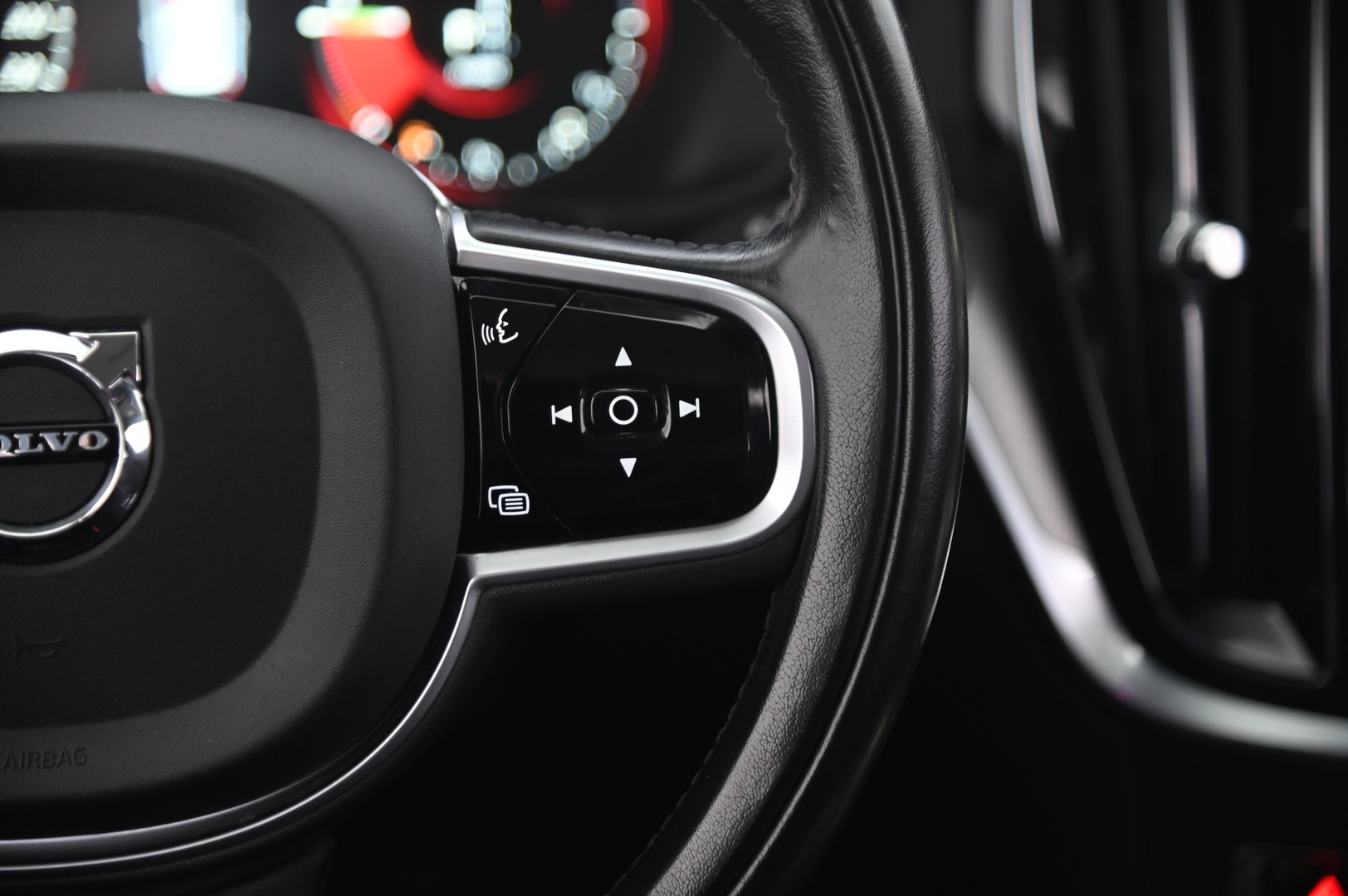 VOLVO V60 2020