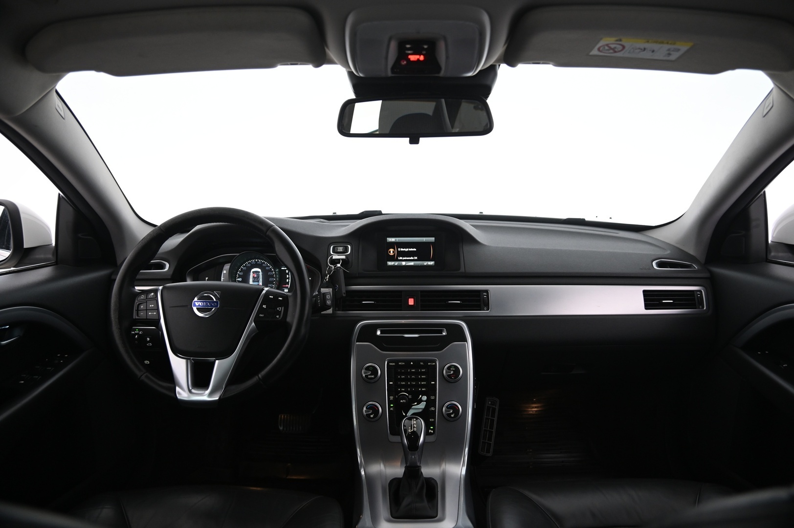VOLVO V70 2016