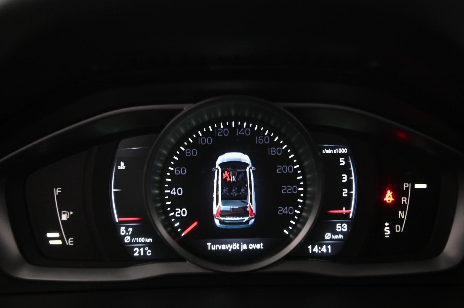 VOLVO V70 2016